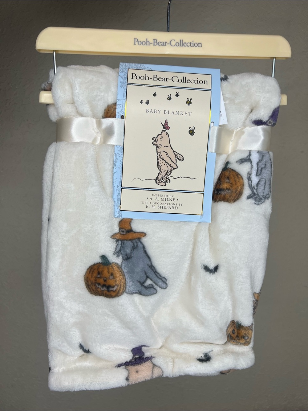NEW Pooh Bear Collection Winnie the Pooh Jack O'Lantern & Bats Baby Blanket
